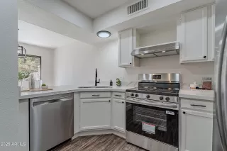 Photo #6: 6855822 Listing 