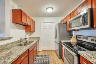 Photo #4: 6856199 Listing