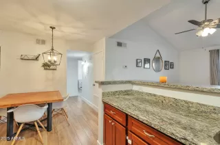 Photo #5: 6856199 Listing