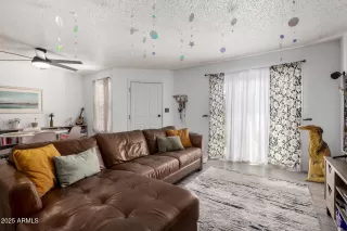 Photo #3: 6856324 Listing