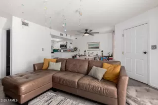 Photo #4: 6856324 Listing