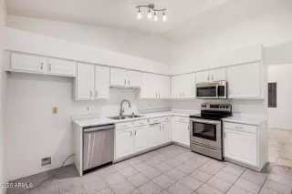 Photo #4: 6856382 Listing