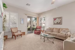 Photo #5: 6857209 Listing