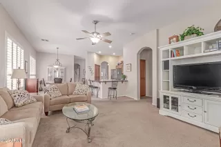 Photo #6: 6857209 Listing