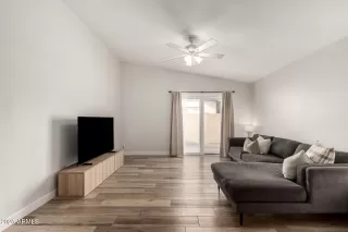 Photo #4: 6857250 Listing