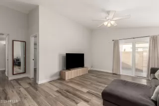 Photo #5: 6857250 Listing