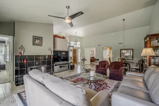 Photo #5: 6857350 Listing