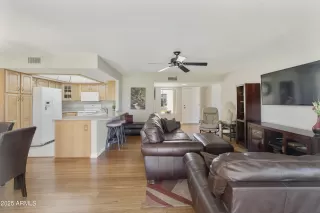 Photo #3: 6858191 Listing