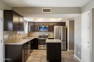 Photo #6: 6859326 Listing 