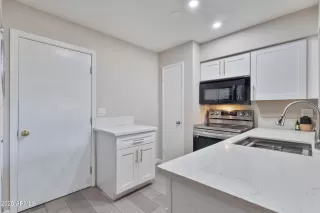 Photo #4: 6859481 Listing