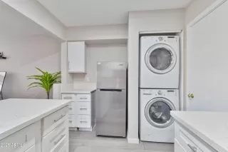 Photo #5: 6859481 Listing