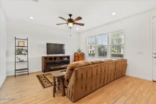 Photo #5: 6859913 Listing