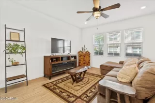 Photo #6: 6859913 Listing