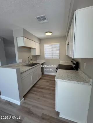 Photo #6: 6860648 Listing