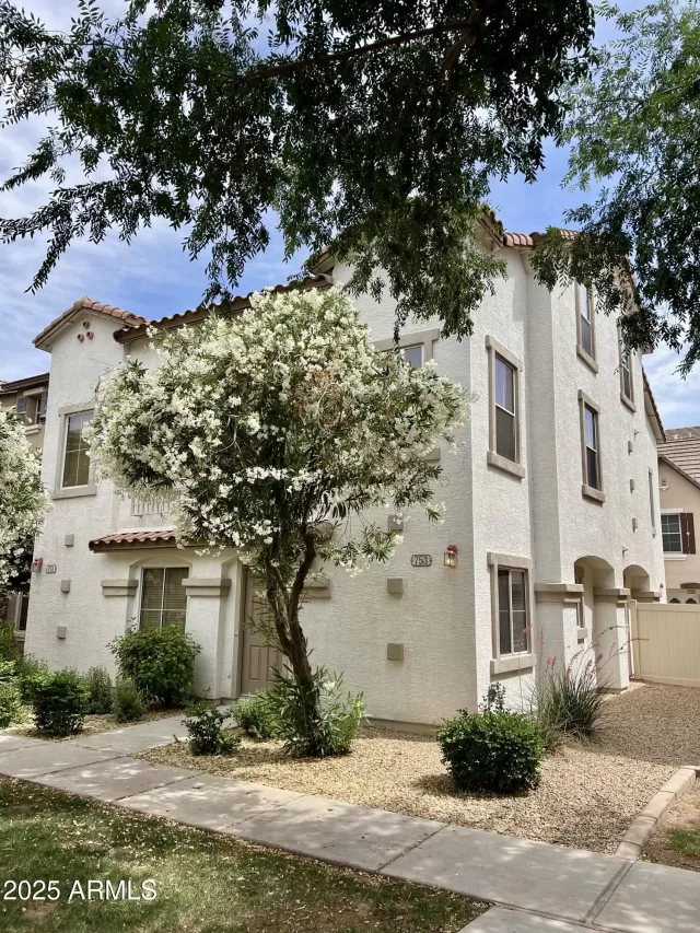 MLS: 6860901 Condo For Sale