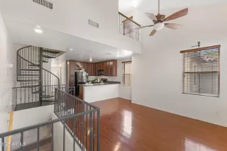 Photo #4: 6860901 Listing