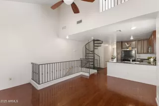 Photo #6: 6860901 Listing