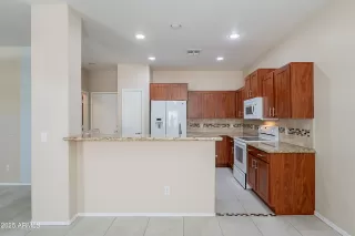 Photo #4: 6860959 Listing