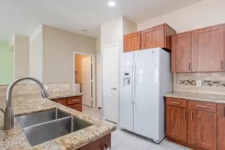 Photo #5: 6860959 Listing