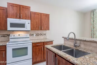 Photo #6: 6860959 Listing