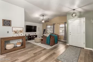 Photo #6: 6860999 Listing 