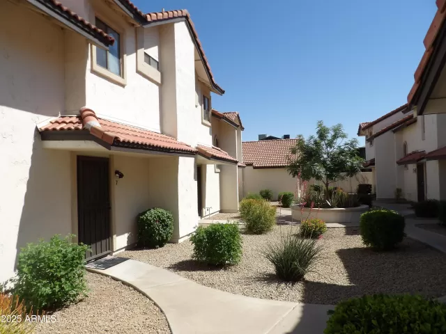 MLS: 6861488 Condo For Sale