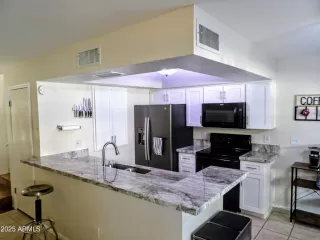 Photo #2: 6861488 Listing