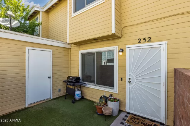 MLS: 6862666 Condo For Sale