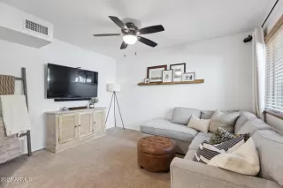 Photo #4: 6862666 Listing