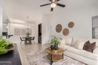 Photo #3: 6862805 Listing