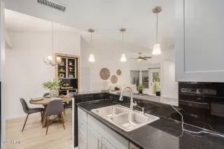 Photo #6: 6862805 Listing