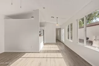 Photo #4: 6862836 Listing