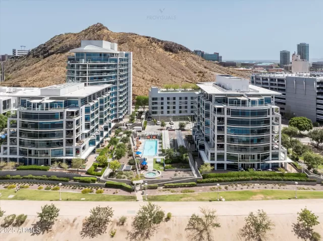 MLS: 6863320 Condo For Sale