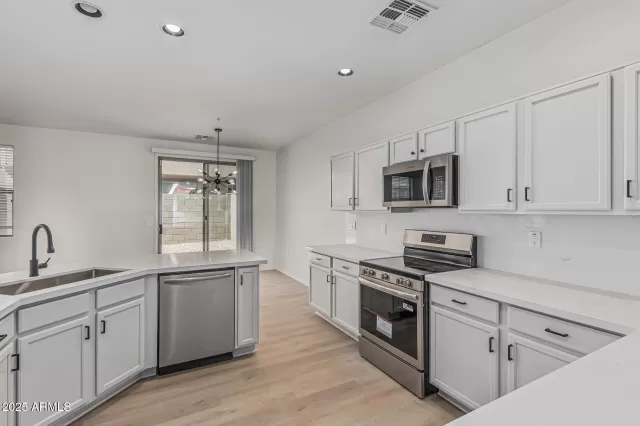 MLS: 6863992 Condo For Sale