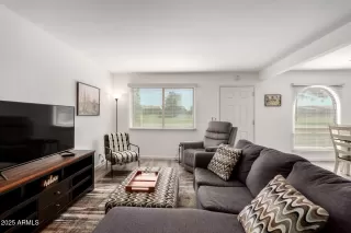 Photo #5: 6864021 Listing