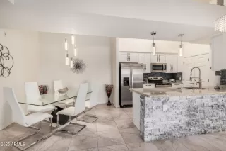 Photo #4: 6864349 Listing