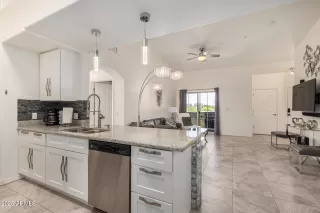 Photo #6: 6864349 Listing