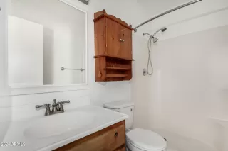 Photo #5: 6864431 Listing