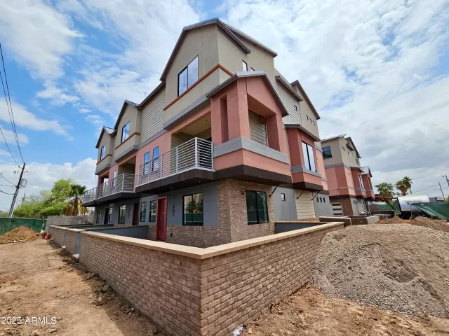 MLS: 6865199 Condo For Sale