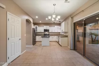 Photo #6: 6865222 Listing