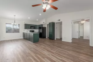 Photo #6: 6866561 Listing