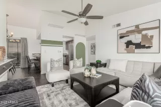 Photo #3: 6866669 Listing