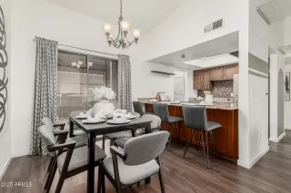 Photo #4: 6866669 Listing