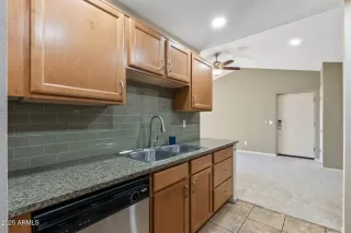 Photo #6: 6866748 Listing