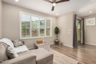 Photo #5: 6867247 Listing