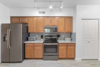 Photo #4: 6867330 Listing