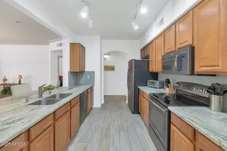 Photo #5: 6867330 Listing