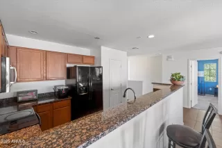 Photo #5: 6867335 Listing