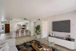 Photo #3: 6867488 Listing