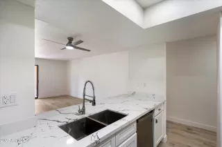 Photo #5: 6867488 Listing